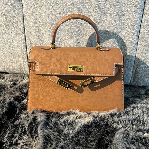 Handbags - Classic Tan genuine Leather Top-Handle Crossbody Bag